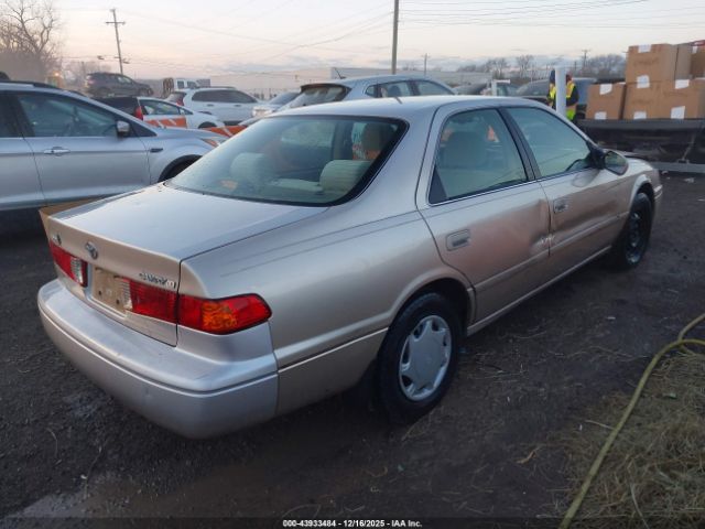 Toyota Camry Ce Image 5