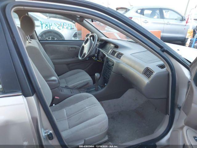 Toyota Camry Ce Image 6