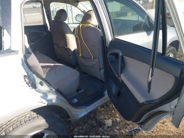 Toyota RAV4 Image 10