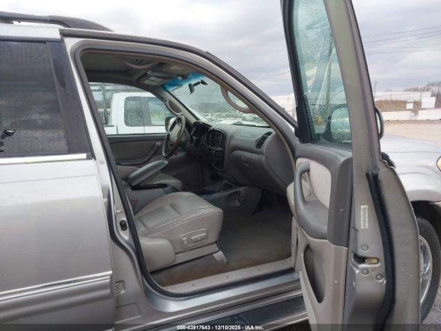 Toyota Sequoia Sr5 V8 Image 3