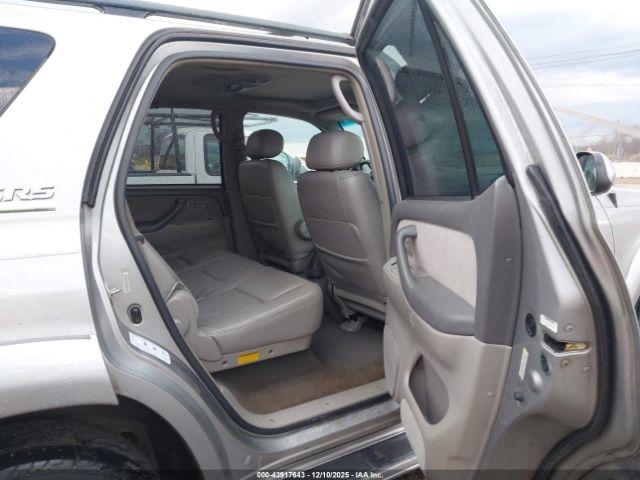 Toyota Sequoia Sr5 V8 Image 5