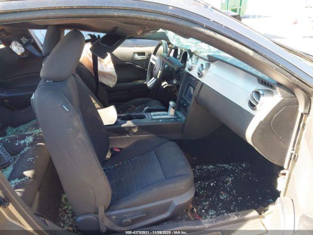 Ford Mustang Image 6