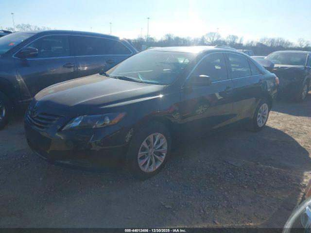 Toyota Camry Le Image 2