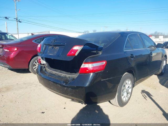 Toyota Camry Le Image 3