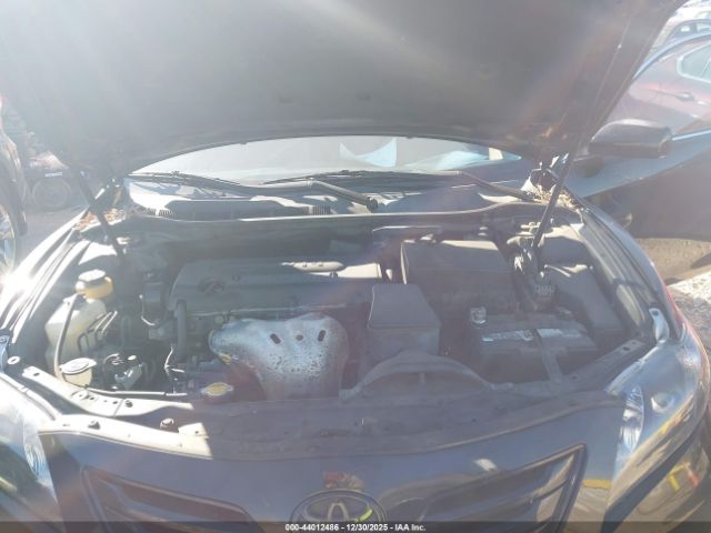 Toyota Camry Le Image 5