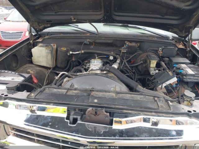 Chevrolet K1500 Fleetside Image 2