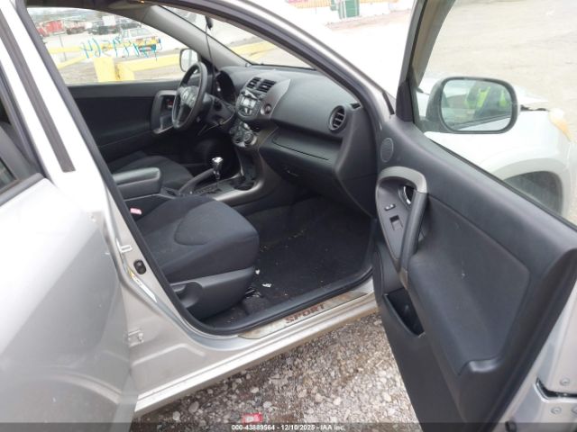 Toyota RAV4 Sport V6 Image 4