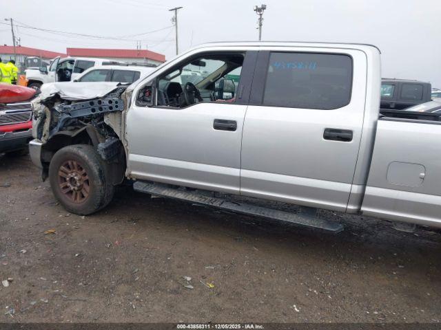 Ford F-250 Xlt Image 3