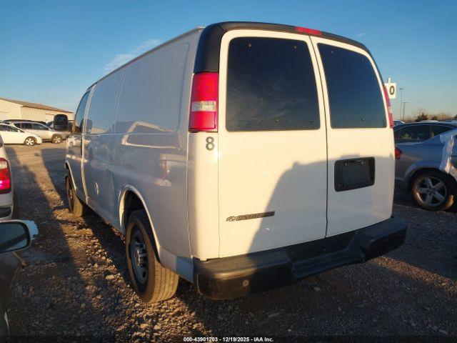 Chevrolet Express Work Van Image 16