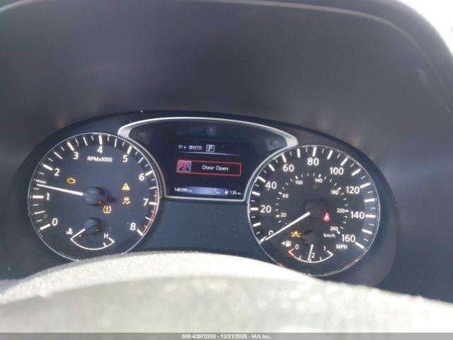 Nissan Pathfinder Sv 4wd Image 8