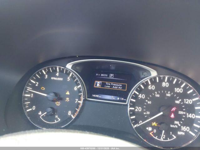 Nissan Pathfinder Sv 4wd Image 14