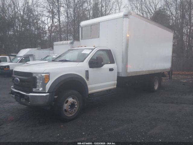 Ford F-550 Xl Image 2