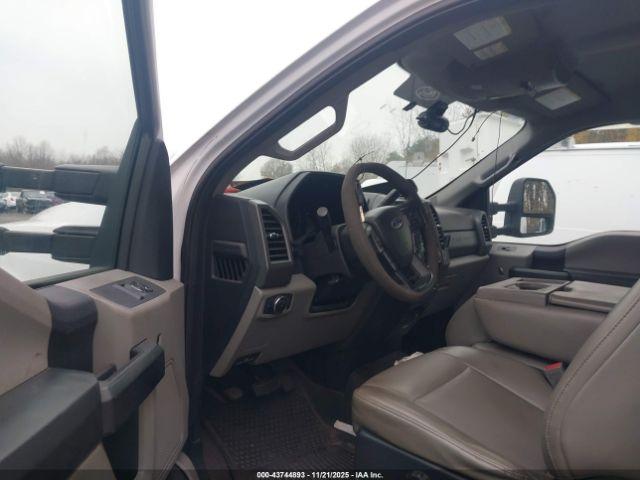 Ford F-550 Xl Image 11