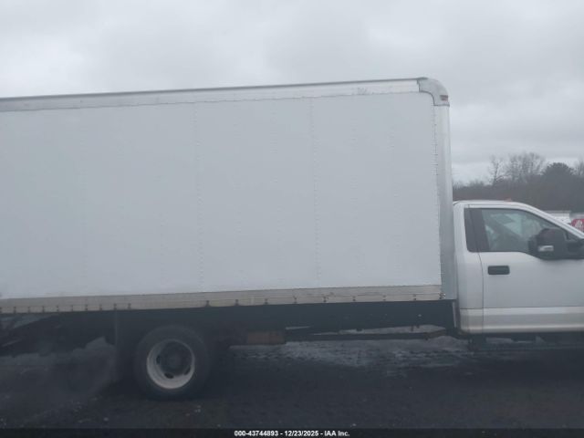 Ford F-550 Xl Image 13