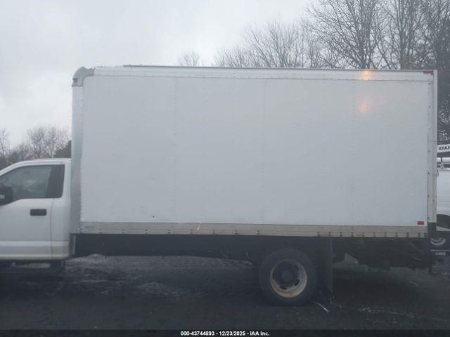 Ford F-550 Xl Image 14