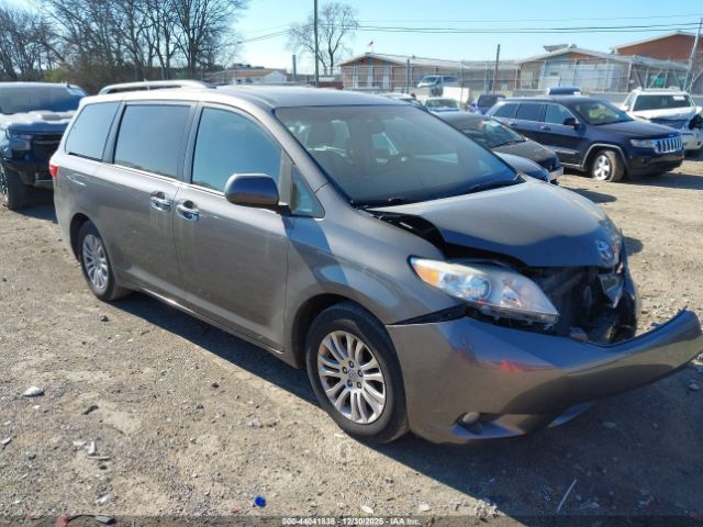 Toyota Sienna Xle 8 Passenger Image 1