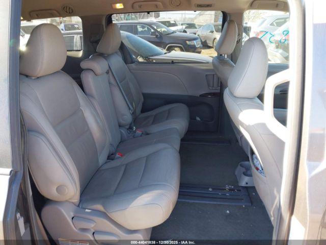 Toyota Sienna Xle 8 Passenger Image 12