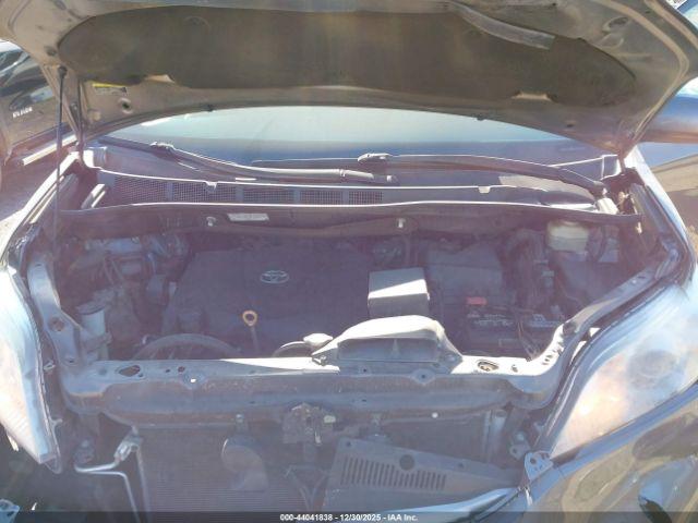 Toyota Sienna Xle 8 Passenger Image 13