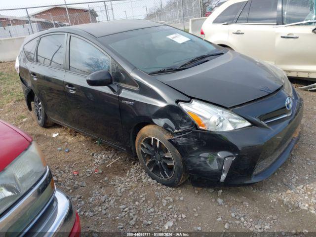 Salvage Toyota Prius v