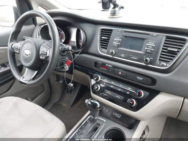 Kia Sedona Lx Image 2