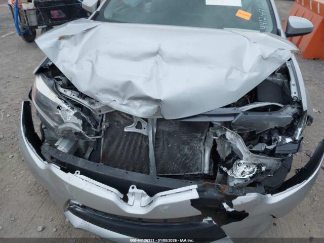 Toyota Corolla Le Image 10