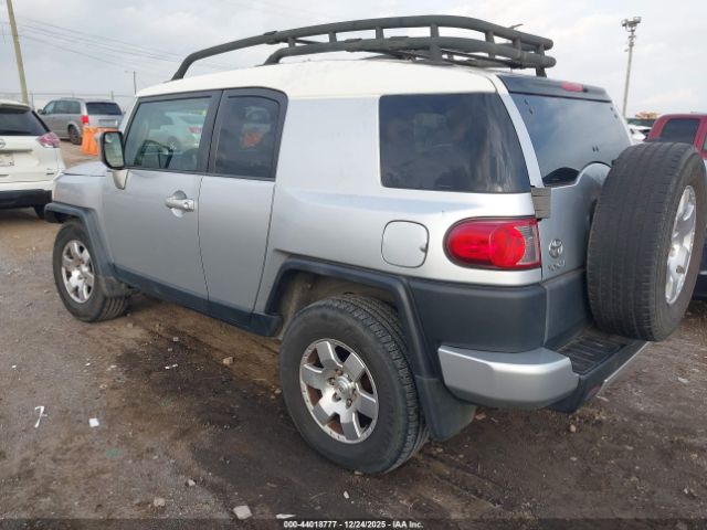 Toyota FJ Cruiser Image 10