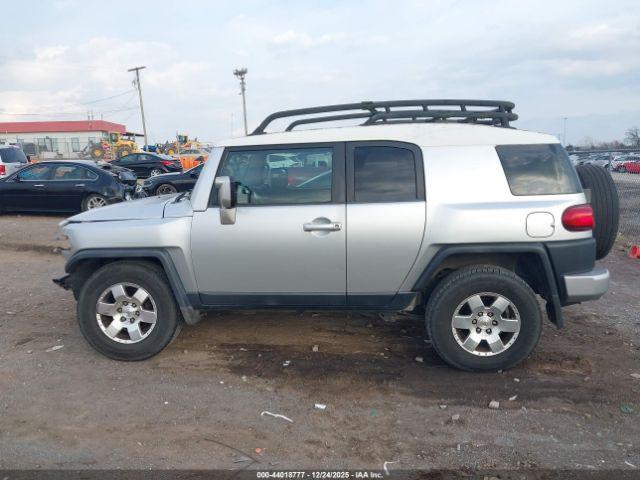 Toyota FJ Cruiser Image 9