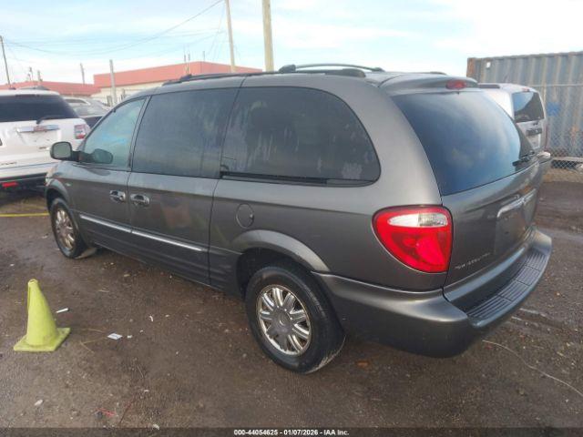 Chrysler Town & Country Touring Image 7