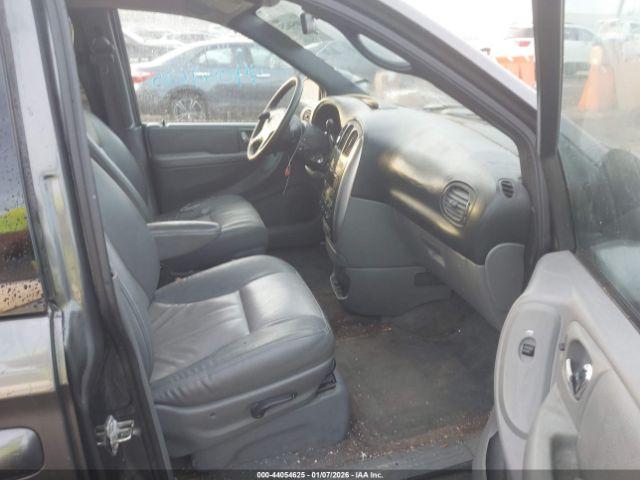 Chrysler Town & Country Touring Image 5