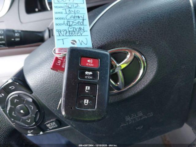 Toyota Camry Xle Image 6