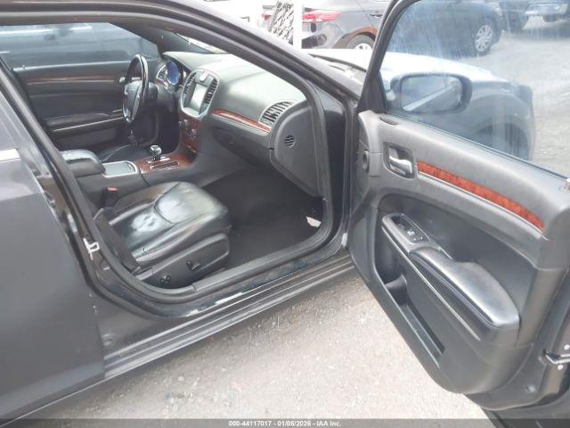 Chrysler 300 Image 5