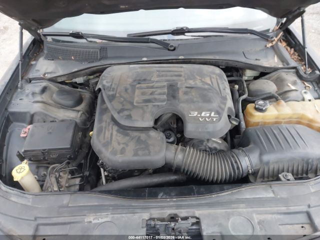 Chrysler 300 Image 8