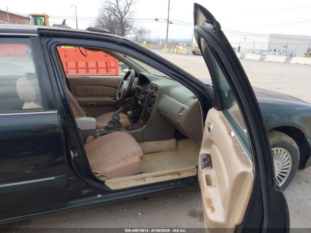 INFINITI I30 Image 8