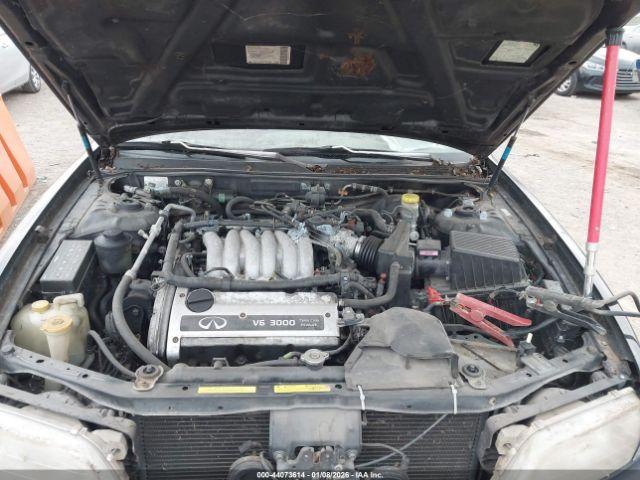 INFINITI I30 Image 9