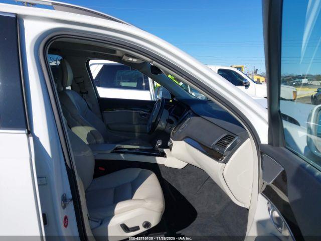 Volvo XC90 T5 Momentum Image 4