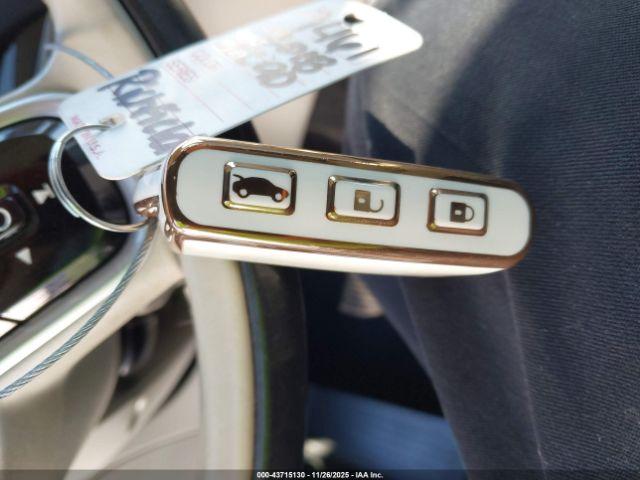 Volvo XC90 T5 Momentum Image 10