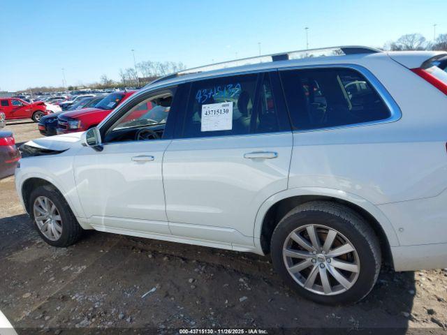 Volvo XC90 T5 Momentum Image 12