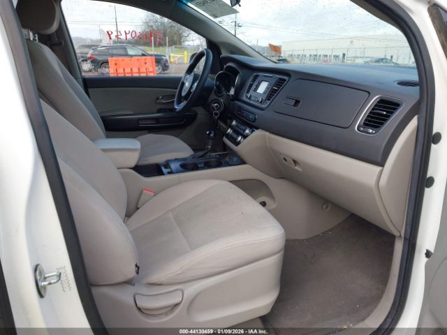 Kia Sedona Lx Image 7