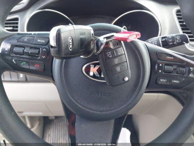 Kia Sedona Lx Image 10