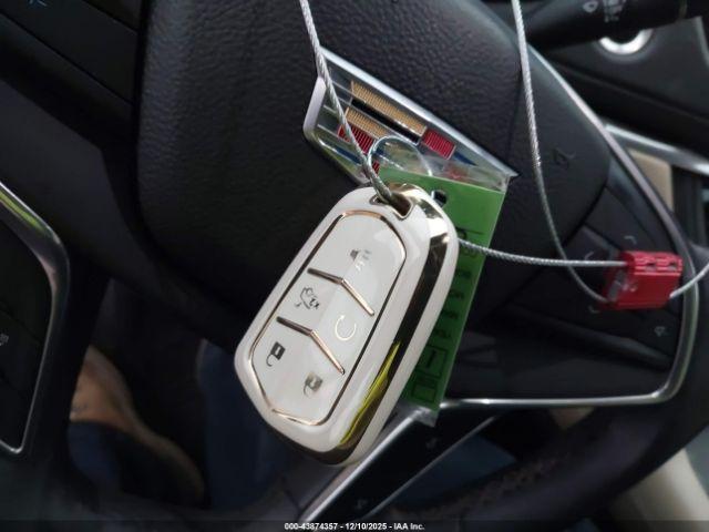 Cadillac XT5 Standard Image 8