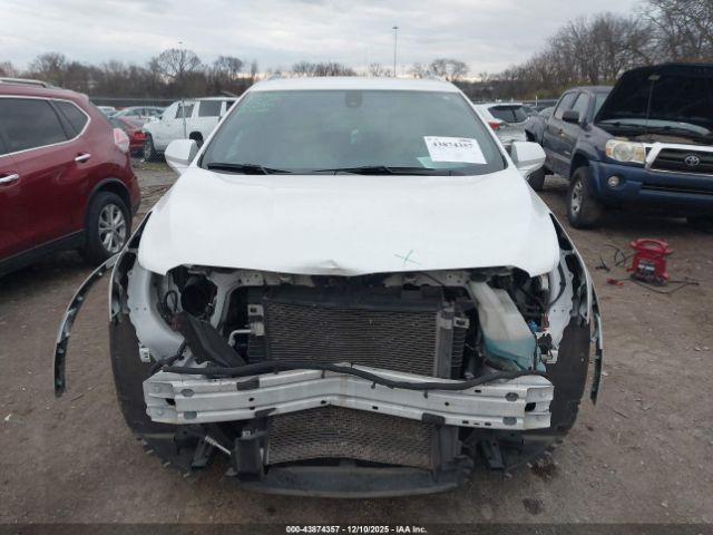 Cadillac XT5 Standard Image 3