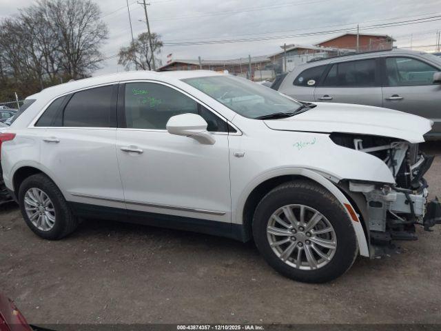 Cadillac XT5 Standard Image 16