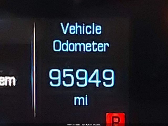 Cadillac XT5 Standard Image 2