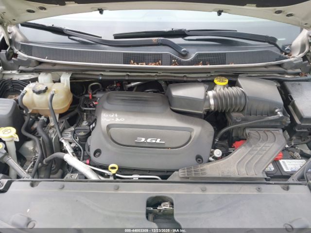 Chrysler Pacifica Touring Image 4